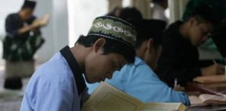 Ananda, Bahagiakanlah Ayahbunda Dengan Amal Solehmu ananda muslim ngaji santri
