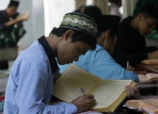 Ananda, Bahagiakanlah Ayahbunda Dengan Amal Solehmu ananda muslim ngaji santri